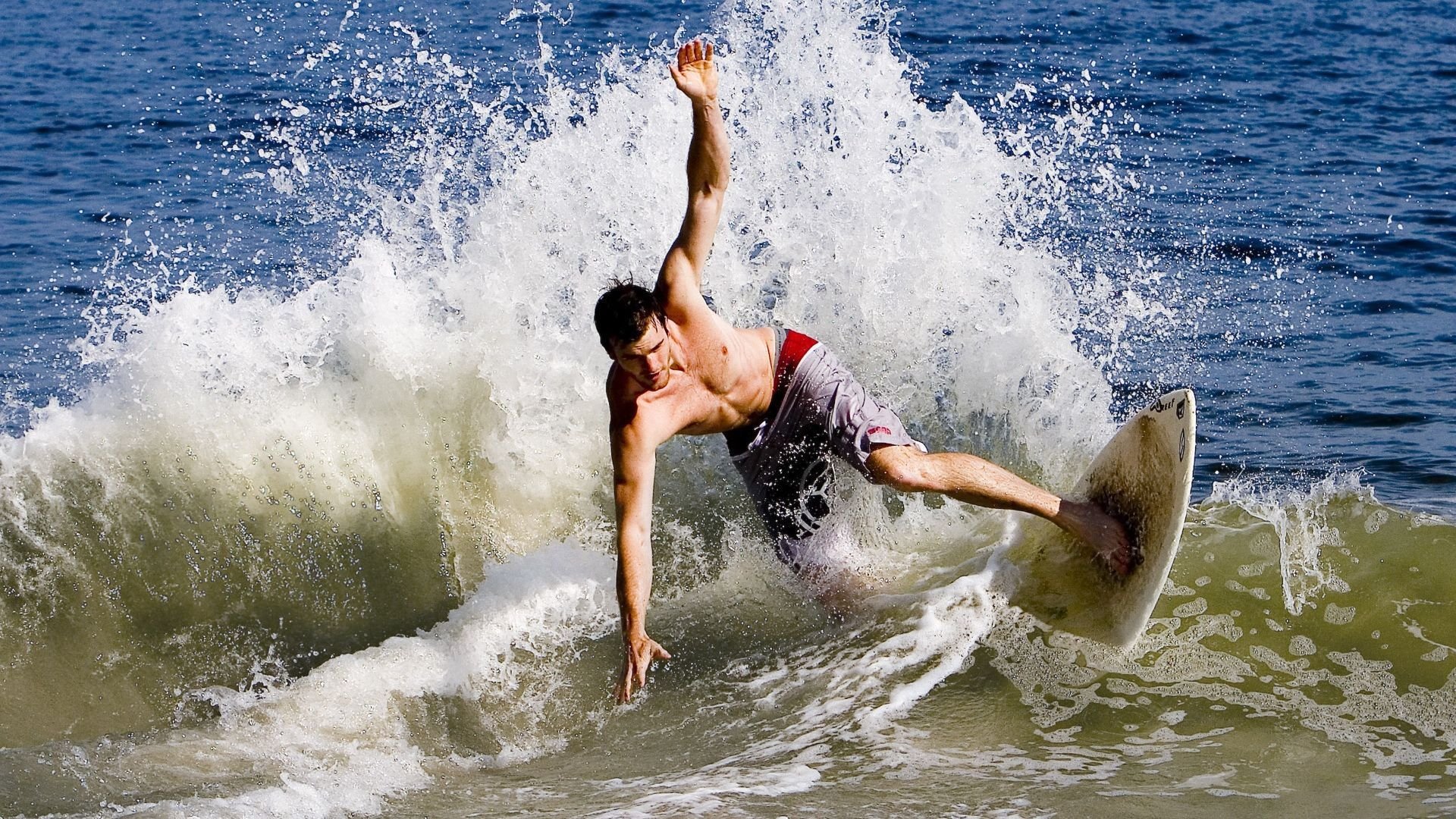 _勇士三分攻势猛烈，轻松掌控比赛局面_，勇士的三分球战术